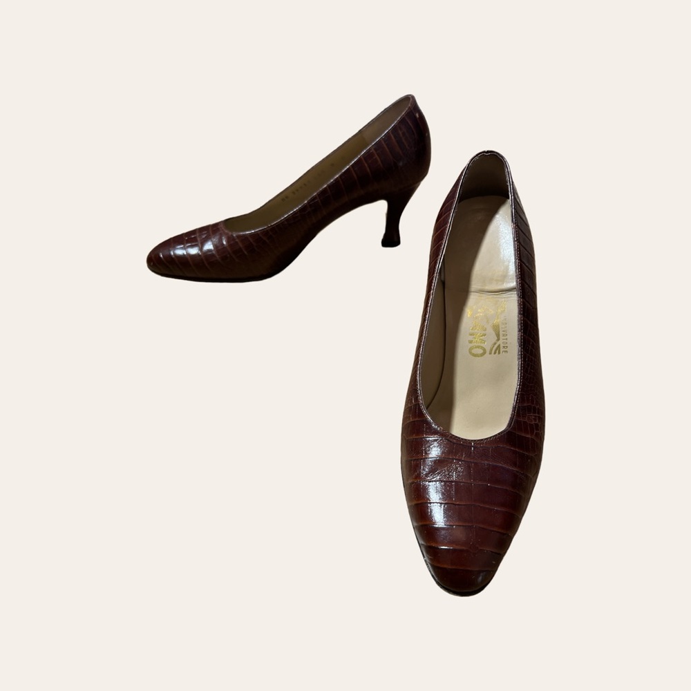 Vintage Salvatore Ferragamo Brown Crocodile Embossed Heels 8